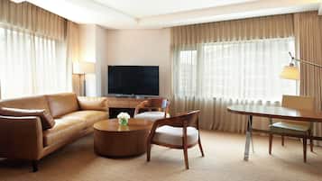 Suite, 1 King Bed, City View, Corner | Premium bedding, down comforters, pillowtop beds, minibar