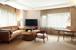 Suite, 1 très grand lit, vue sur la ville, en coin | Literie de qualité, couette en duvet, lit avec matelas à plateau-coussin