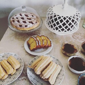 Desayuno de cocina local incluido todos los días