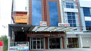 A hotel with a sign for 'Hotel R4' and a restaurant named 'R-Four'. - OYO 861 R Four Hotel (Palu)