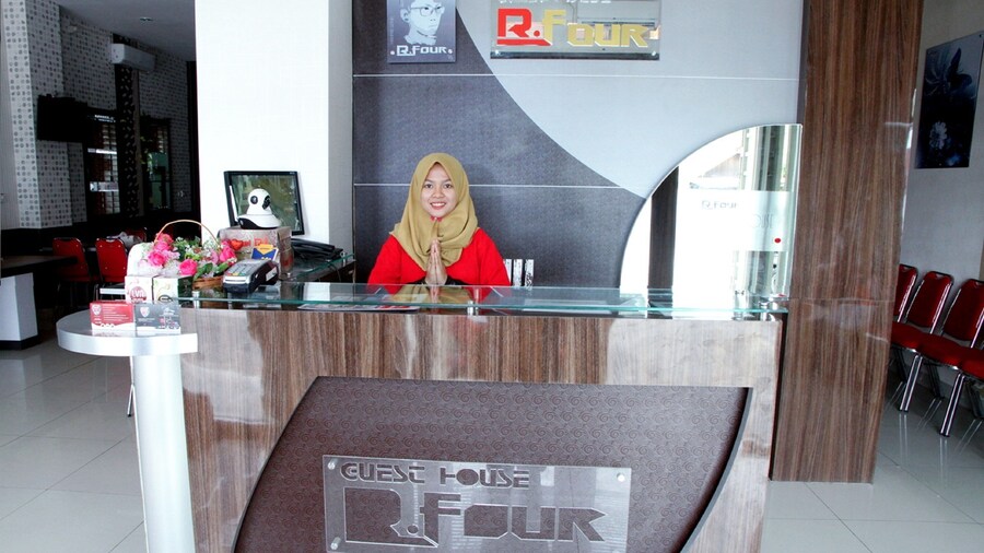 OYO 861 R Four Hotel