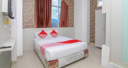 OYO 861 R Four Hotel