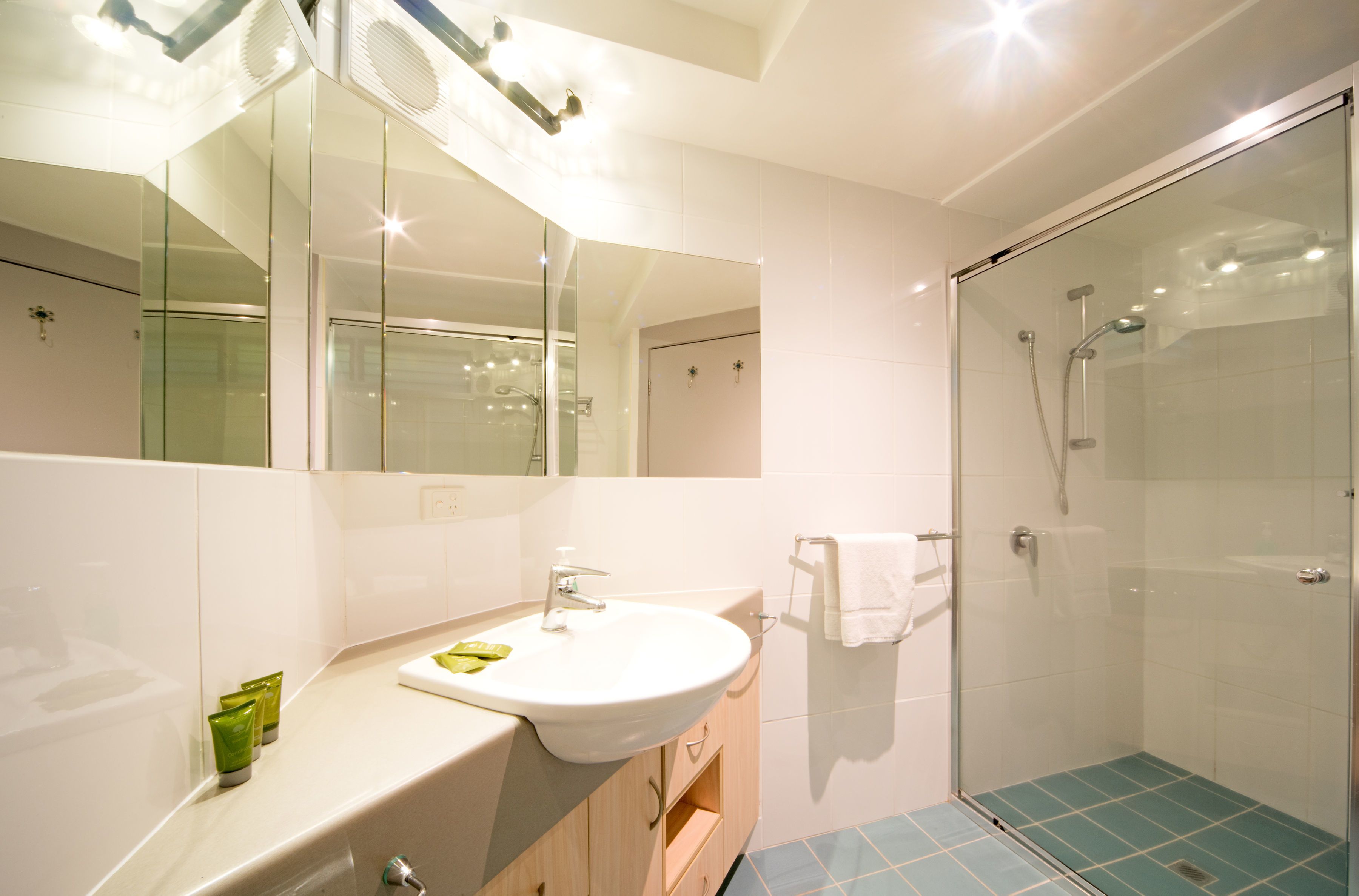 Romantic Studio, Sea View | Sinki Bilik Mandi