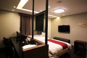 Soundproofing, iron/ironing board, free WiFi - Seattle B Hotel (Busan)