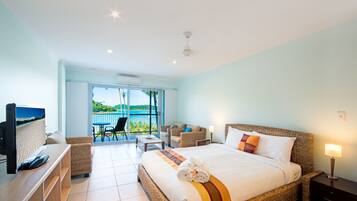 Romantic Studio, Sea View | Desk, free WiFi, bed sheets