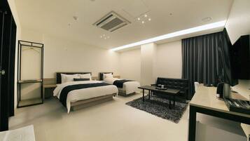 Quarto luxo (1 Double Bed, 1 Single Bed) | Wi-Fi de cortesia