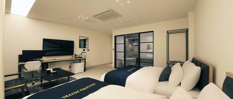 Deluxe Room (1 Double Bed, 1 Single Bed) | Free WiFi
