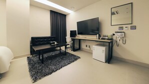 Rom – deluxe (1 Double Bed, 1 Single Bed)
