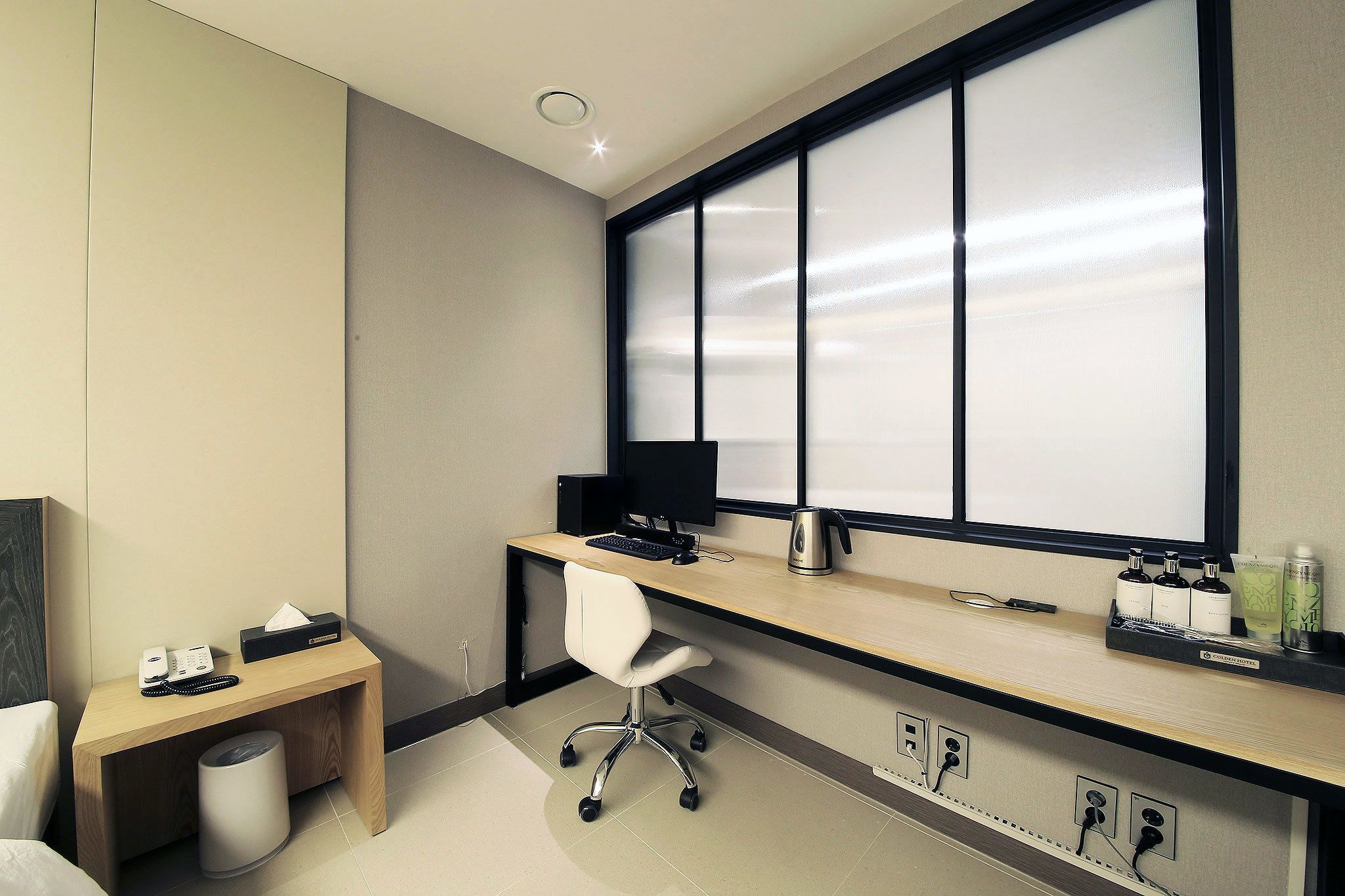 standard room | room amenity