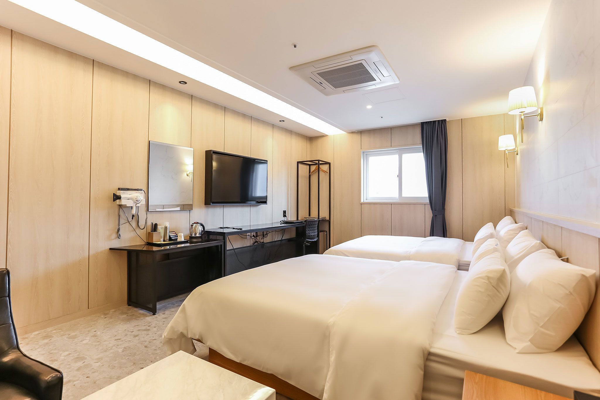 deluxe room, 2 double beds | free wifi