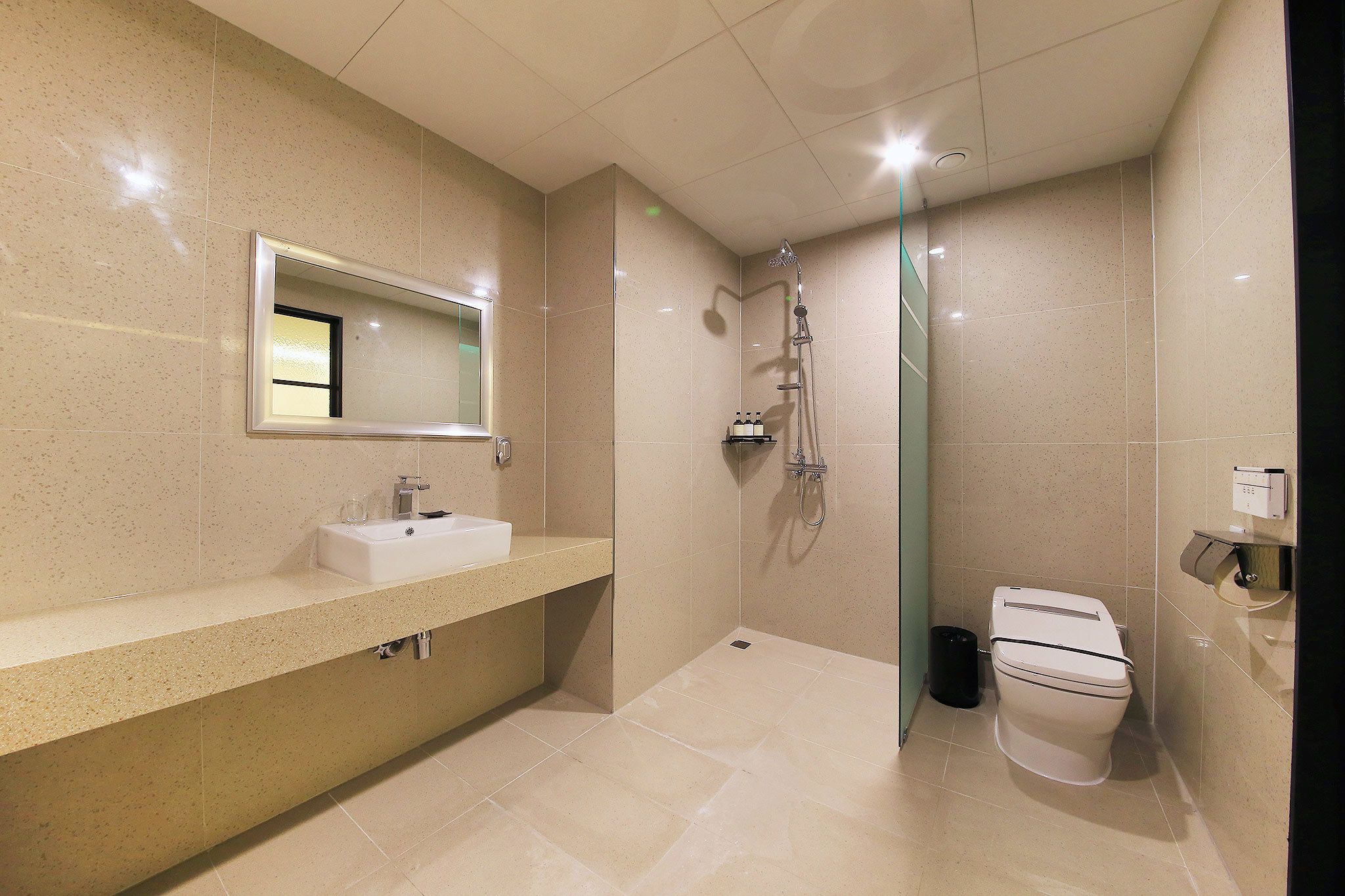 deluxe room (1 double bed, 1 single bed) | bathroom | hair dryer, bathrobes, towels, shampoo