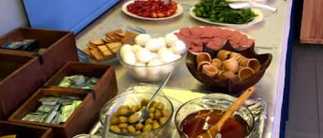 Free daily buffet breakfast