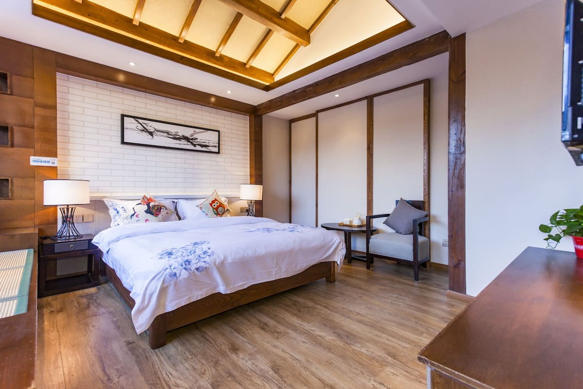 Kamar Double Premium | Tirai kedap cahaya dan Wi-Fi gratis