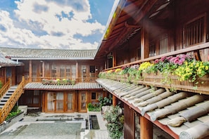 Exterior detail - Lijang First Bay Hotel (Lijiang)