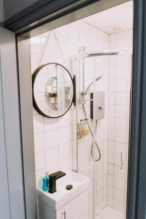 Bathroom - Sgwd Gwladys (Neath)