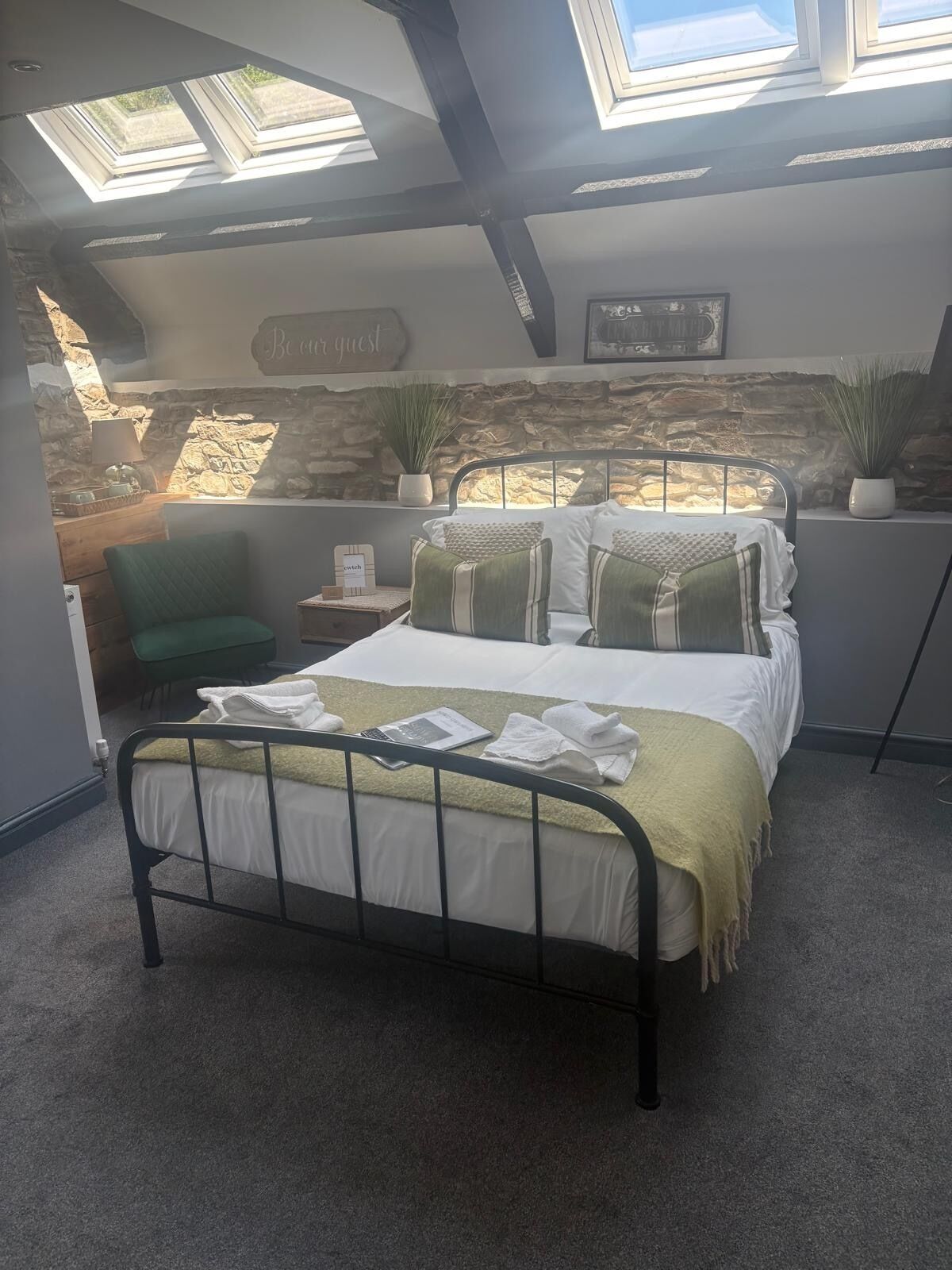 Comfort Double Room | Free WiFi, bed sheets