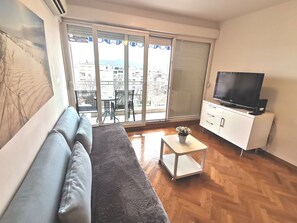 Apartment, 1 Bedroom | Living area