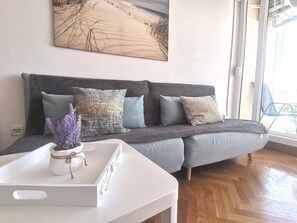 Apartment, 1 Schlafzimmer | Wohnbereich | Flachbildfernseher