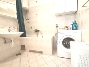 Apartment, 1 Bedroom | Bathroom