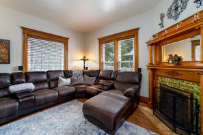 Smart TV, fireplace, books, music library