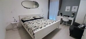 2 عدّة غرف نوم و أغطية فراش متميزة وألحفة محشوة بالريش