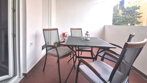 Căn hộ tiện nghi đơn giản, hiên | Hiên