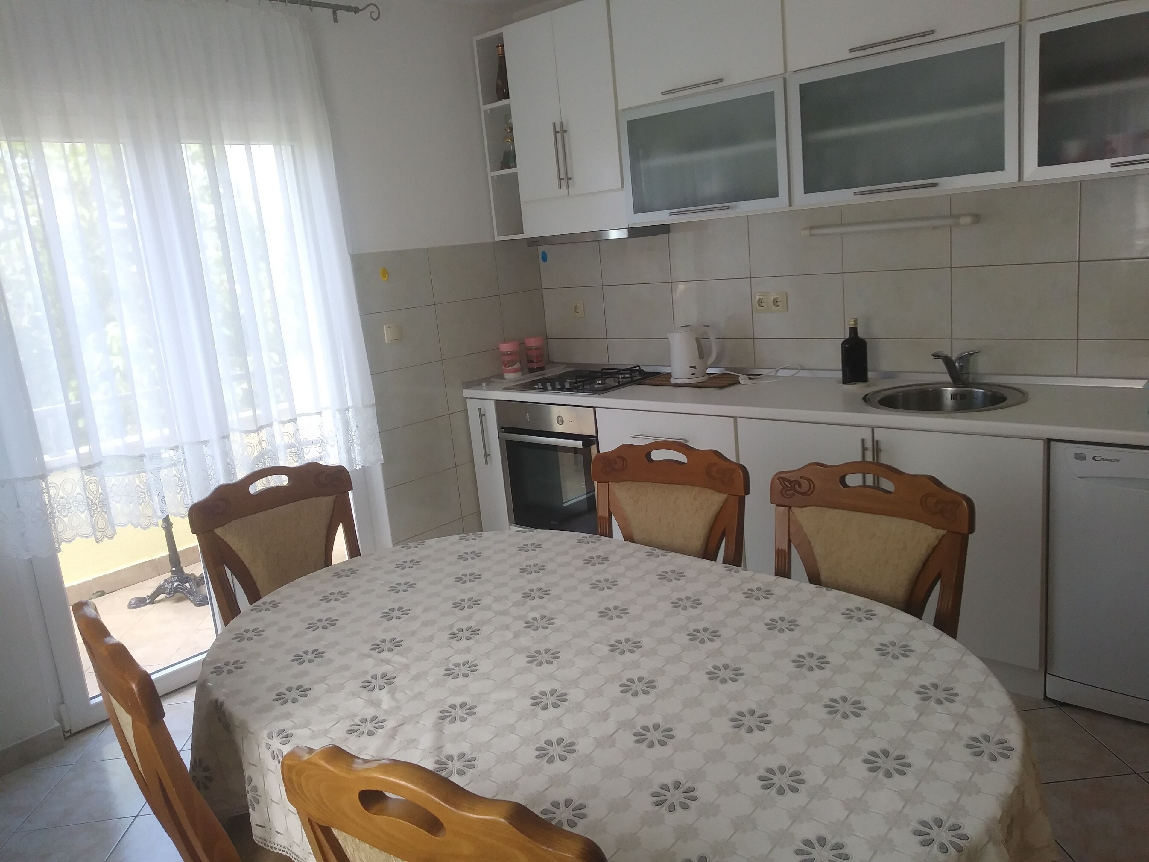 Comfort House | Private kitchen | Fridge, oven, stovetop, electric kettle