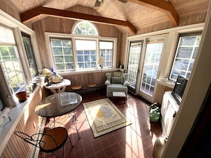 Smart TV, fireplace, DVD player, books