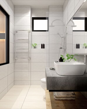 Kostenlose Toilettenartikel, Haartrockner, Bademäntel, Hausschuhe