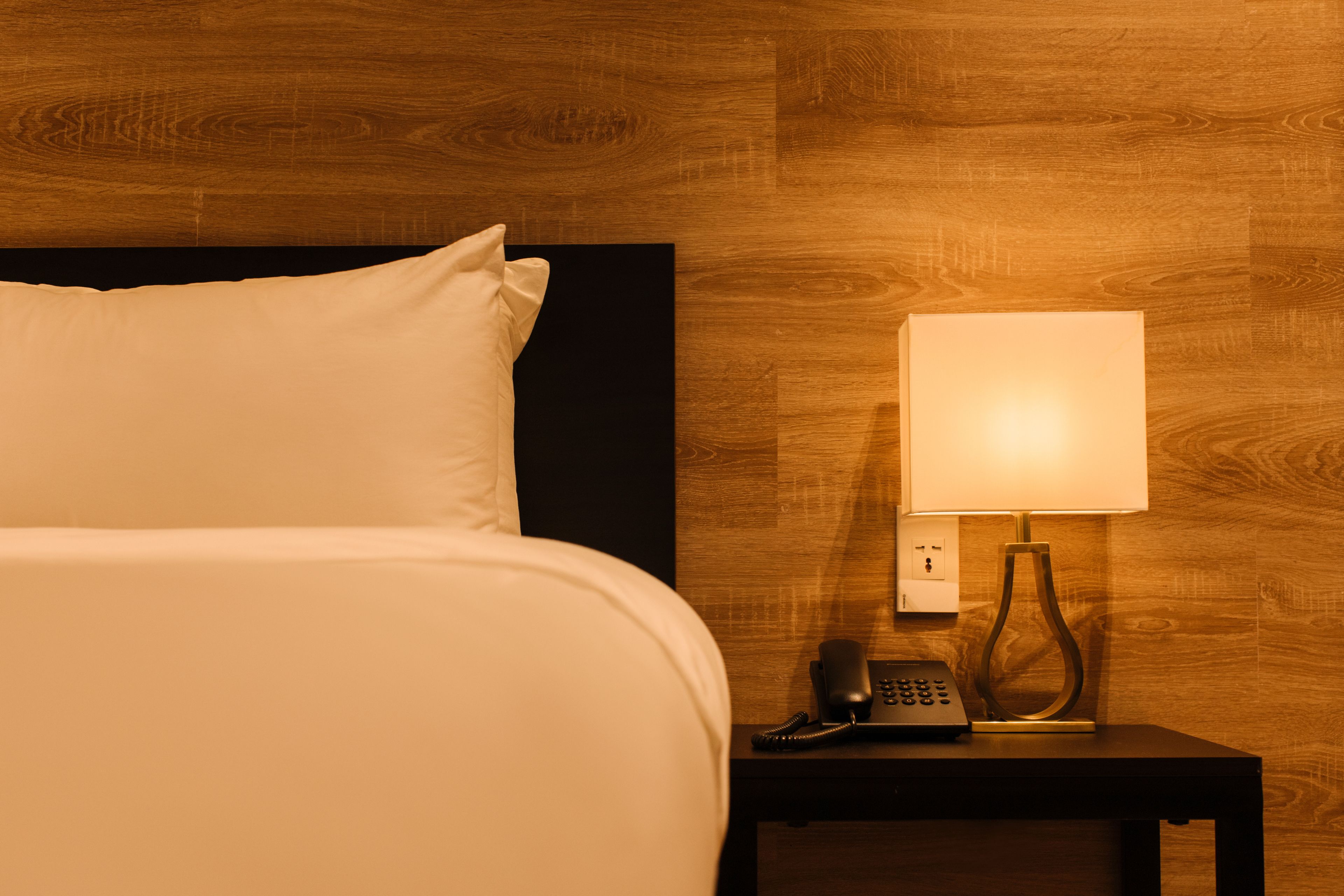 deluxe room, bathtub (king) | minibar, in-room safe, desk, rollaway beds