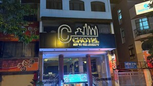 Front of property – evening/night - Chotel Ben Thanh (Ho Chi Minh City)