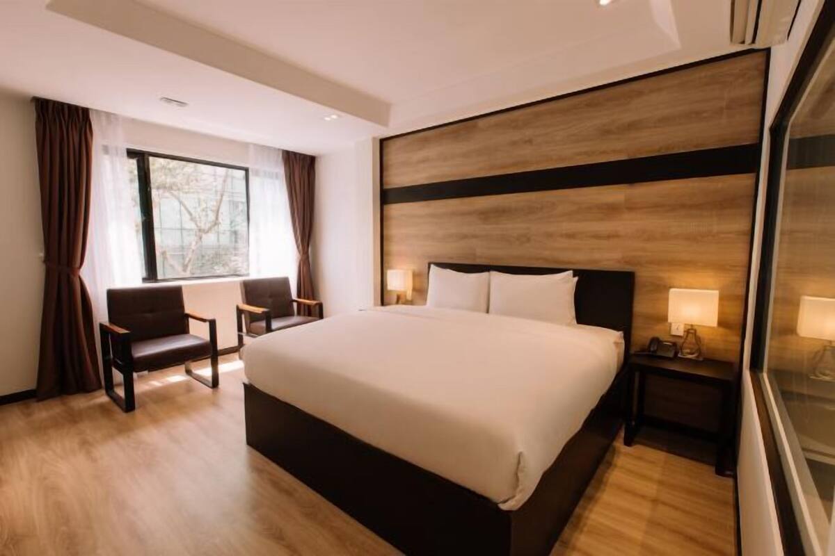 Minibar, coffres-forts dans les chambres, bureau, Wi-Fi gratuit
