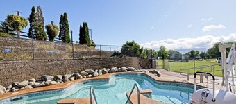Homey Christmas Mountain Village, 2 Bedroom Villa
