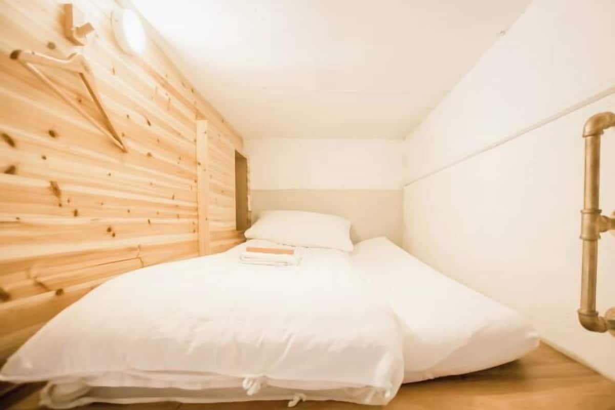Blackout drapes, soundproofing, free WiFi, bed sheets