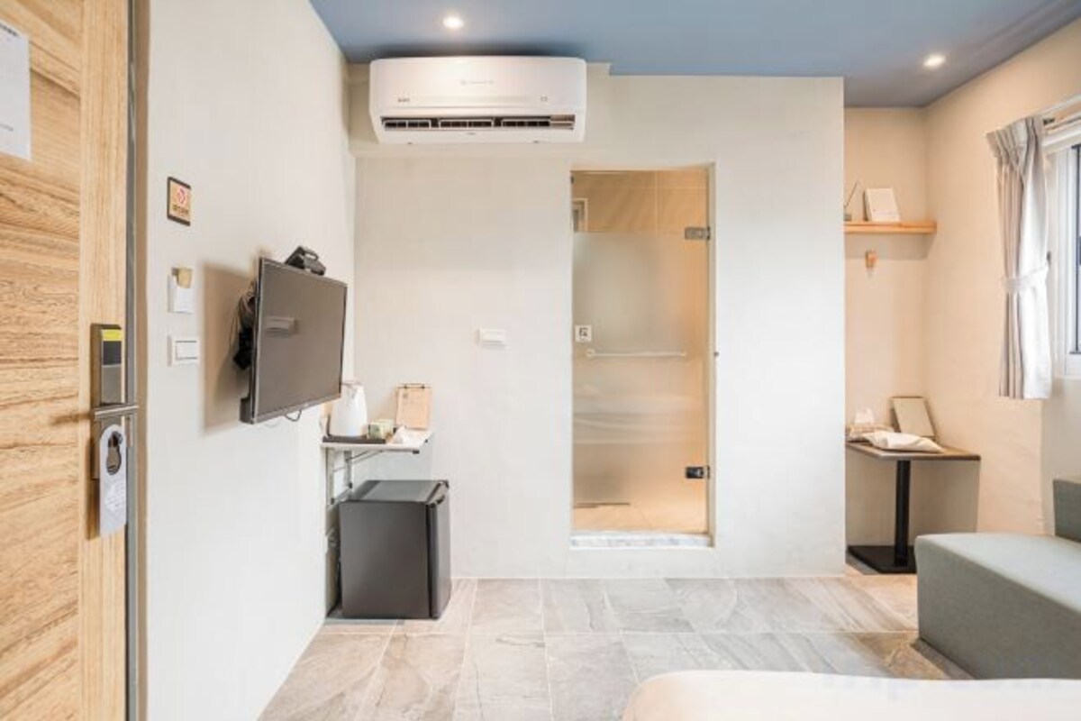 Blackout drapes, soundproofing, WiFi (free), bed sheets