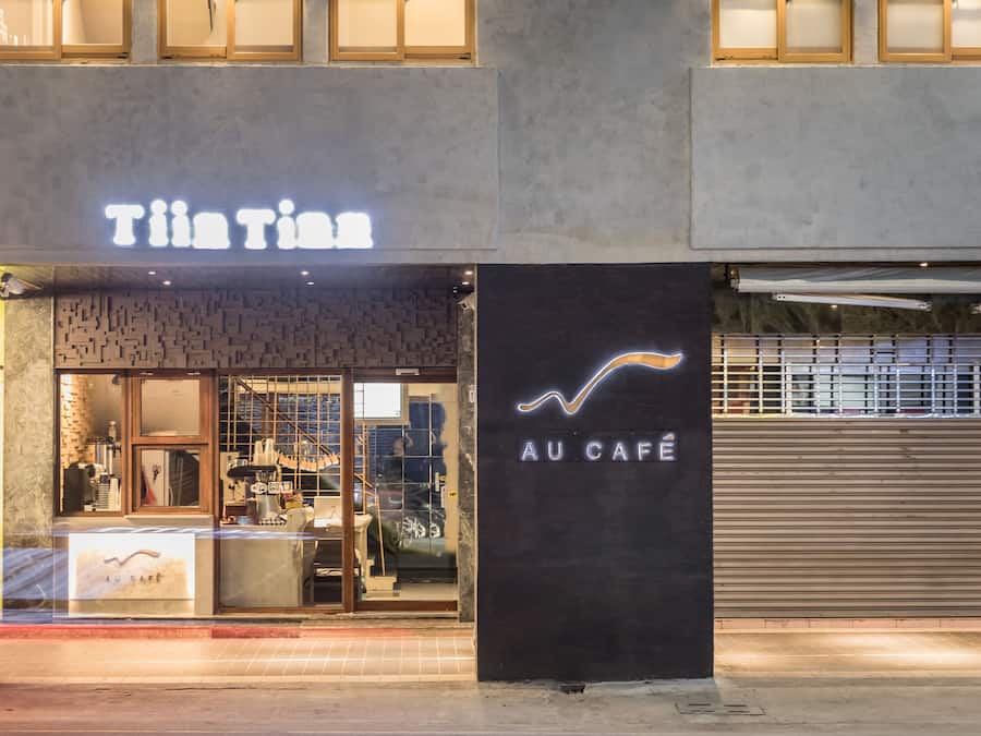 Fachada da propriedade à noite