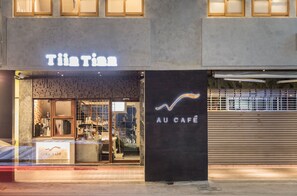 Front of property – evening/night - Tiin Tinn (Taitung)