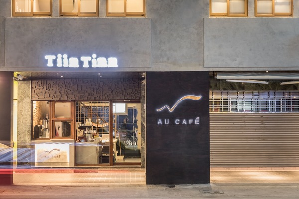 Fachada de la propiedad por la tarde o noche