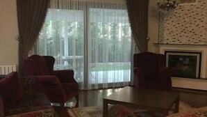 Gambar tidak terklasifikasi, 4 dari 18, tombol