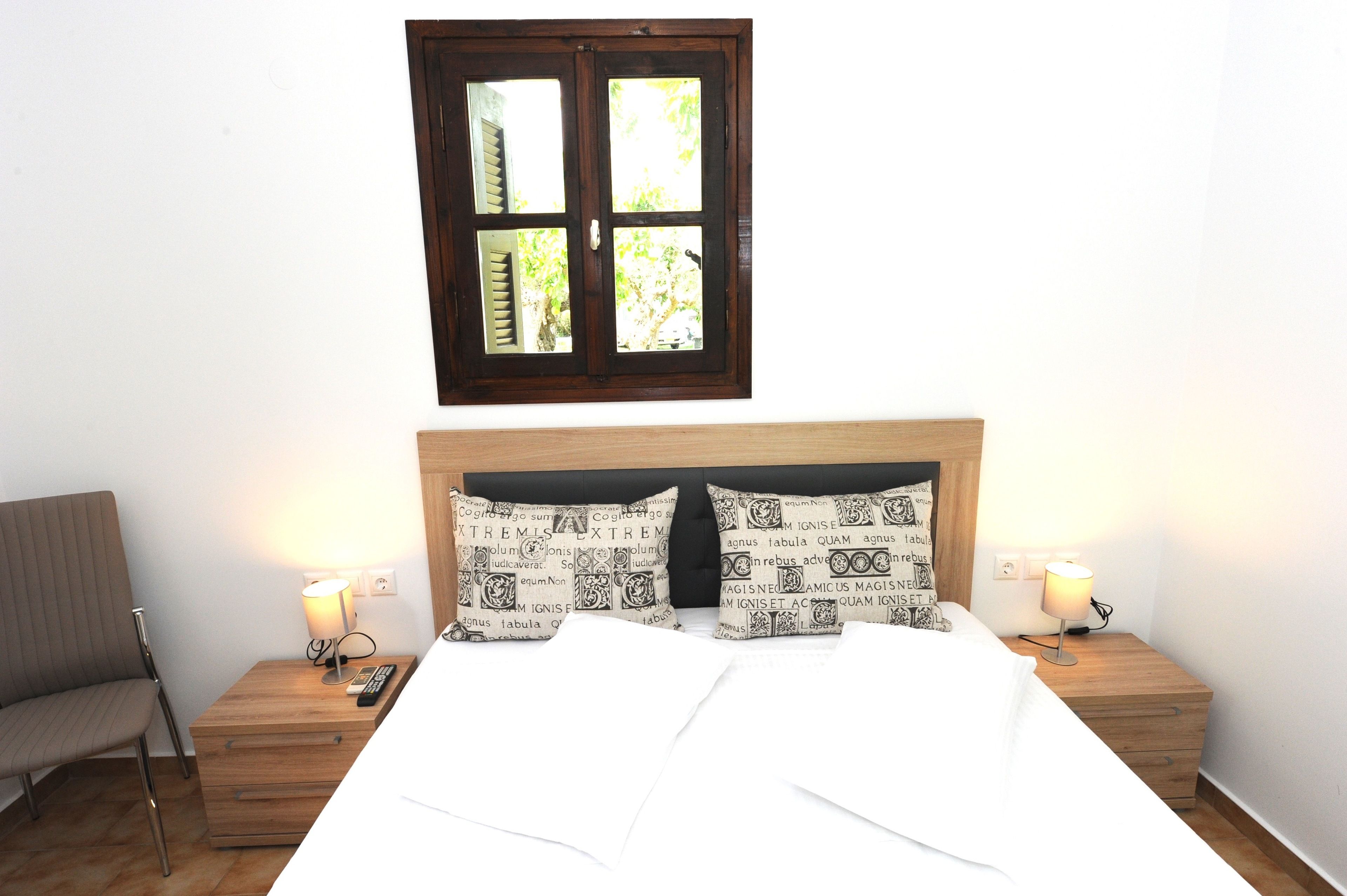 Economy Double or Twin Room, 1 Bedroom | 1 bedroom, in-room safe, soundproofing, iron/ironing board