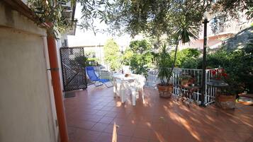 Doppel- oder Zweibettzimmer, Terrasse | Terrasse/Patio