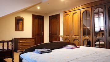 Deluxe Penthouse, 2 Bedrooms, City View | Premium bedding, in-room safe, individually decorated