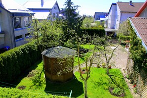 Family Studio | Garden view