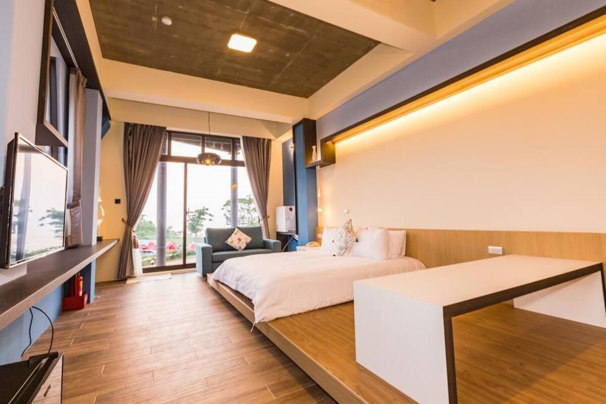 Double Room (Sea View) | Desk, blackout drapes, soundproofing, WiFi (free)
