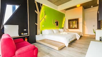 Vierpersoonskamer (103) | Een bureau, verduisterende gordijnen, geluiddichte muren, gratis wifi