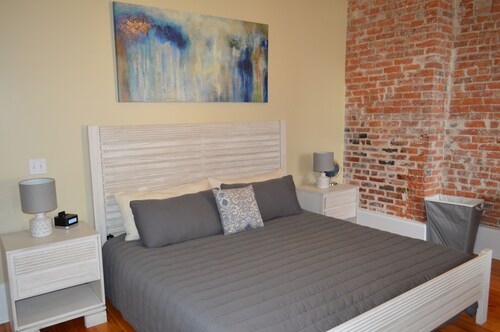 "Margaux" Fully renovated 2 bed / 2 bath  Walk to WWII, Superdome, Convention Ce