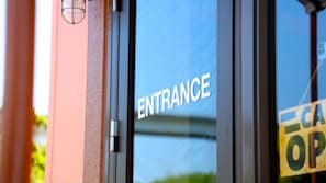 A clear glass door with the word "ENTRANCE" visible. - I-Link Hostel & Cafe Shimanami (Imabari)
