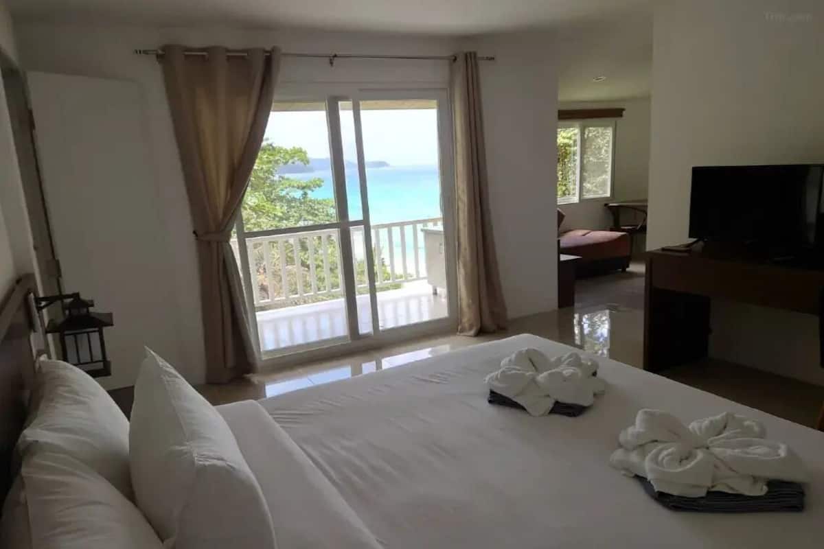 Triple Family | In-room safe, blackout drapes, free WiFi, bed sheets