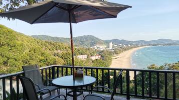 Breakfast, lunch, dinner served; Thai cuisine, ocean views
