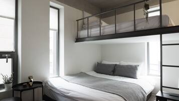 Family Triple Room | Soundproofing, iron/ironing board, free WiFi, bed sheets